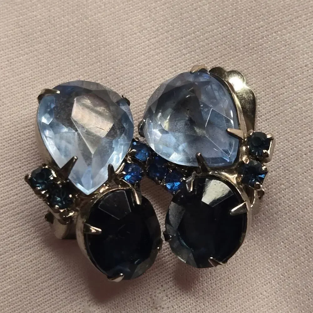 Vintage D&E Juliana Blue Rhinestone Cluster Clip On Earrings Silver Tone